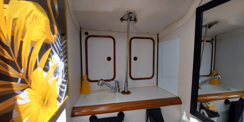 interior de la embarcación