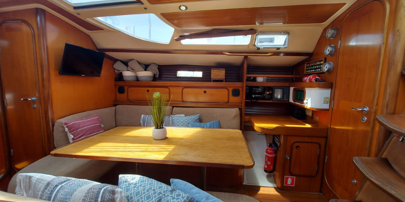 interior de la embarcación